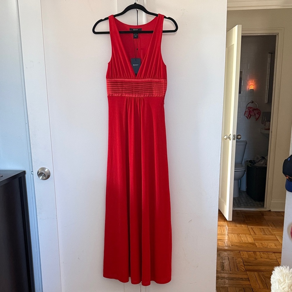 Gant Bright Red Sleeveless V‑Neck Maxi Dress with Ruched Waist